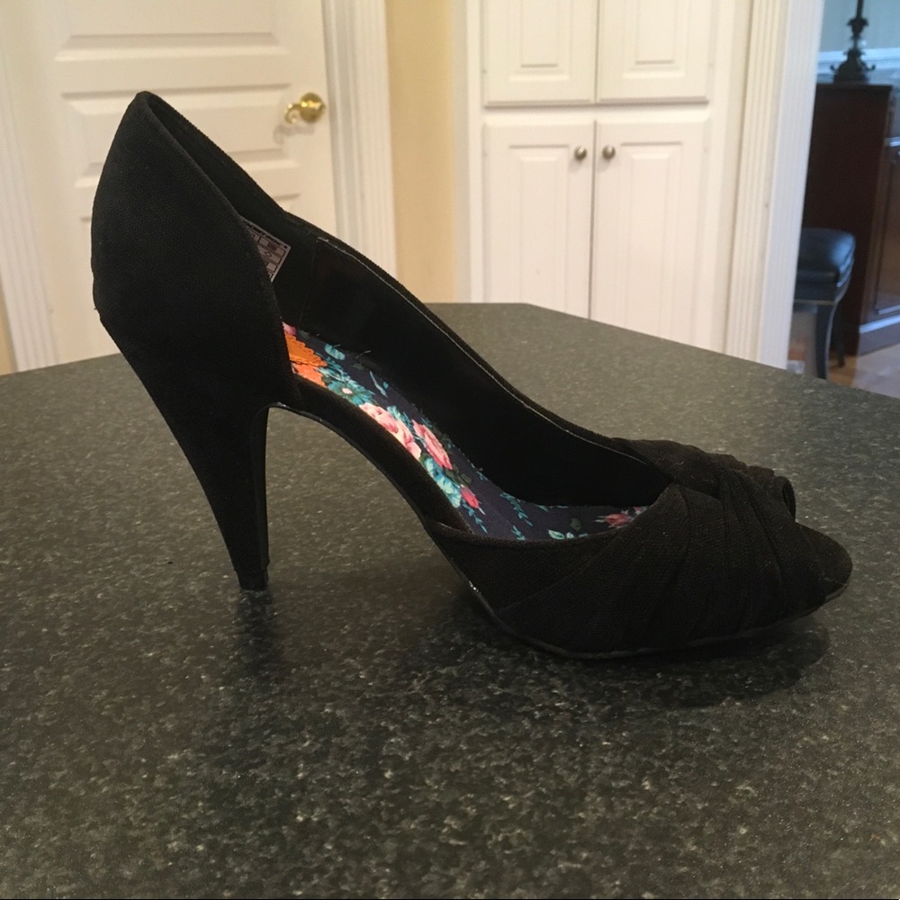 Black Peep toe Pumps, Rocket Dog, 8.5, Sexy side cut